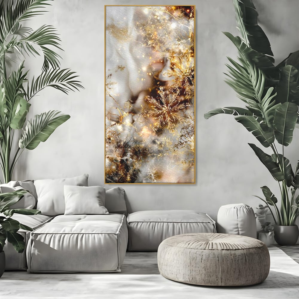 Tablou canvas cu tablou canvas cu fulgi de zapada aurii, in rama de aluminiu auriu, pe perete intr-un living